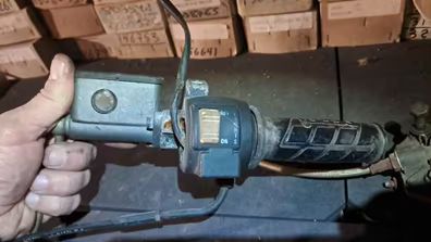 Frenada delantera completa para derbi variant sport r. Maneta, mando de luces, bomba, latiguillo y pinza.