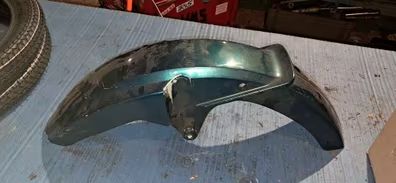 Pareja de guardabarros verdes para derbi variant bola 8 y start 5. Piloto trasero incluido.