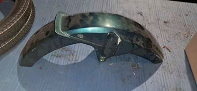 Pareja de guardabarros verdes para derbi variant bola 8 y start 5. Piloto trasero incluido.