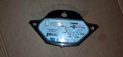 Cuadro cuentaquilometros 100kmh fondo blsnco para derbi variant tofos los modelos con cupula.