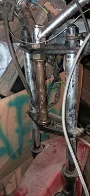 Lote horquilla completa honda nsr 75cc y adaptada para derbi variant. Todo el lote de las fotos. Horquilla, tijas, llanta, frenada, guardabarros, manillar, optica, mando luces de sport r, instalacion electrica, etc