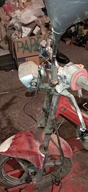 Lote horquilla completa honda nsr 75cc y adaptada para derbi variant. Todo el lote de las fotos. Horquilla, tijas, llanta, frenada, guardabarros, manillar, optica, mando luces de sport r, instalacion electrica, etc