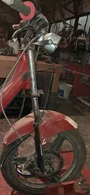 Lote horquilla completa honda nsr 75cc y adaptada para derbi variant. Todo el lote de las fotos. Horquilla, tijas, llanta, frenada, guardabarros, manillar, optica, mando luces de sport r, instalacion electrica, etc