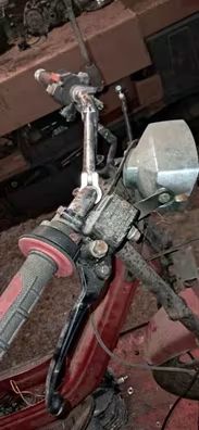 Lote horquilla completa honda nsr 75cc y adaptada para derbi variant. Todo el lote de las fotos. Horquilla, tijas, llanta, frenada, guardabarros, manillar, optica, mando luces de sport r, instalacion electrica, etc