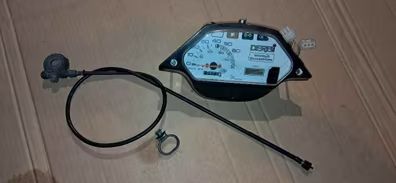 Lote reloj cuentaquilometros, cable y sirga de rueda para derbi variant.