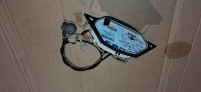 Lote reloj cuentaquilometros, cable y sirga de rueda para derbi variant.