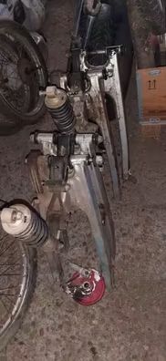 Basculante completo honda nsr 75cc. Basculante, bieletas, tensores, eje y amortiguador.