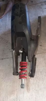 Lote de basculante, amortiguador y guardabarros. Todo de aprilia rs4 125cc.