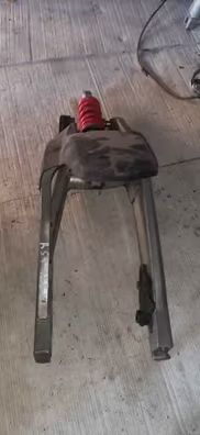 Lote de basculante, amortiguador y guardabarros. Todo de aprilia rs4 125cc.