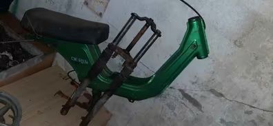 Lote chasis derbi variant tt sin documentos. Horquilla y tijas incluidas, asiento vendido. Id