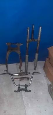 Lote horquilla con tijas (barras con picotazos) y basculante con amortiguadores. Para yamaha sr 250cc special.