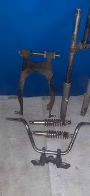 Lote horquilla con tijas (barras con picotazos) y basculante con amortiguadores. Para yamaha sr 250cc special.