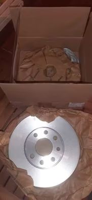 Juego pareja discos de freno nuevos para opel astra h/g 256mm ventilados. Referencia 95526647