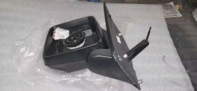 Espejo retrovisor lado izquierdo nuevo y original. Para opel combo c. Referencia 24432462