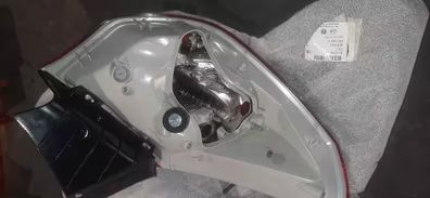 Piloto trasero derecho nuevo y original. Para opel astra j. Referencia 13306454.