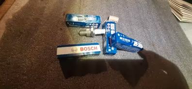 Pack 4 bujias bosch wr8dc+ nuevas. Para suzuki samurai gasolina y similares.