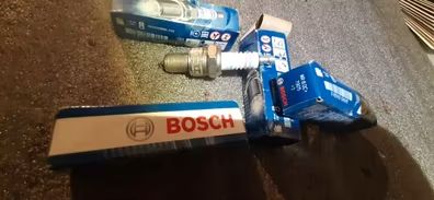Pack 4 bujias bosch wr8dc+ nuevas. Para suzuki samurai gasolina y similares.