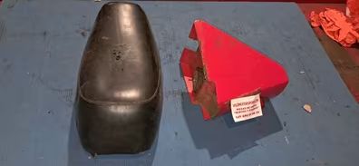 Asiento y caja filtro en buen estado para puch mini cross.