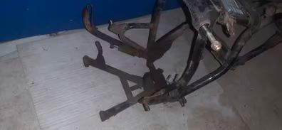 Chasis matriculado para rehabilitar. Informe dgt incluido. Caballete y pata de regalo. Para yamaha sr 250cc special.