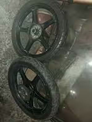 derbi variant courier, variant paquetera, start 5. valido para todos los chasis de derbi variant. horquilla delantera completa, pareja de llantas con neumaticos buenos, lote frenada delantera y trasera como nueva, lote chapas cubrecadenas y cubrechasis, lote quilla motor y pareja skis reposapies