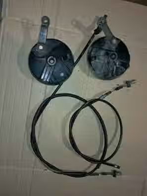 derbi variant courier, variant paquetera, start 5. valido para todos los chasis de derbi variant. horquilla delantera completa, pareja de llantas con neumaticos buenos, lote frenada delantera y trasera como nueva, lote chapas cubrecadenas y cubrechasis, lote quilla motor y pareja skis reposapies