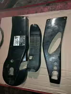 derbi variant courier, variant paquetera, start 5. valido para todos los chasis de derbi variant. horquilla delantera completa, pareja de llantas con neumaticos buenos, lote frenada delantera y trasera como nueva, lote chapas cubrecadenas y cubrechasis, lote quilla motor y pareja skis reposapies