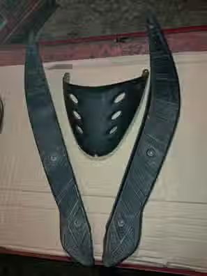 derbi variant courier, variant paquetera, start 5. valido para todos los chasis de derbi variant. horquilla delantera completa, pareja de llantas con neumaticos buenos, lote frenada delantera y trasera como nueva, lote chapas cubrecadenas y cubrechasis, lote quilla motor y pareja skis reposapies