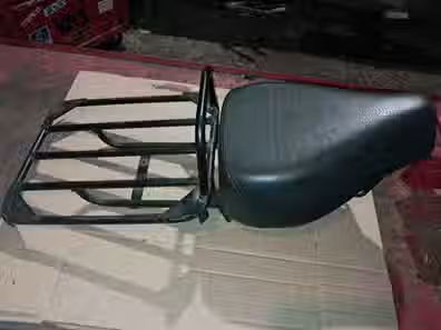 juego de asiento y portabultos de derbi variant courier, variant paqueta. valido para todos los chasis de derbi variant. perfecto estado.