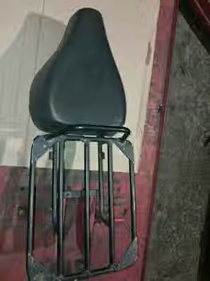 juego de asiento y portabultos de derbi variant courier, variant paqueta. valido para todos los chasis de derbi variant. perfecto estado.