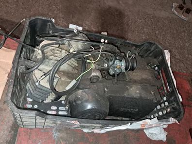 Motor completo, desmontado funcionando perfecto y revisado para derbi variant start 5 aunque valido para todos los chasis de derbi variant.