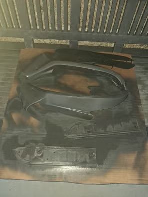 lote de skis reposapies para derbi variant top aunque valido para todos los modelos. Es kit completo de 4 plasticos y las 2 alfombras.