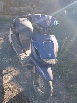 en venta peugeot vivacity 50cc matriculada lista para transferir. años arrinconada, incompleta