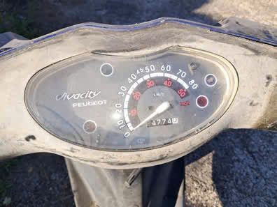 en venta peugeot vivacity 50cc matriculada lista para transferir. años arrinconada, incompleta