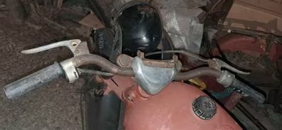 ossa palillos 125cc, matricula de pontevedra, con informe dgt a rehabilitar. bastante completa.